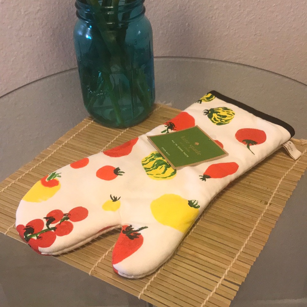 🍅♠️ Kate Spade Oven Mitt